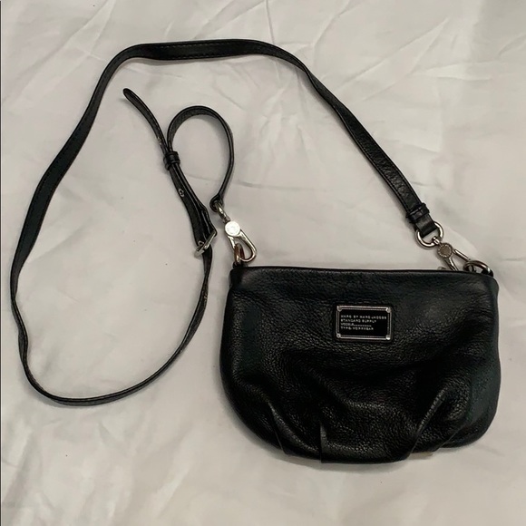 Marc Jacobs leather purse with adjustable strap. - Picture 2 of 9